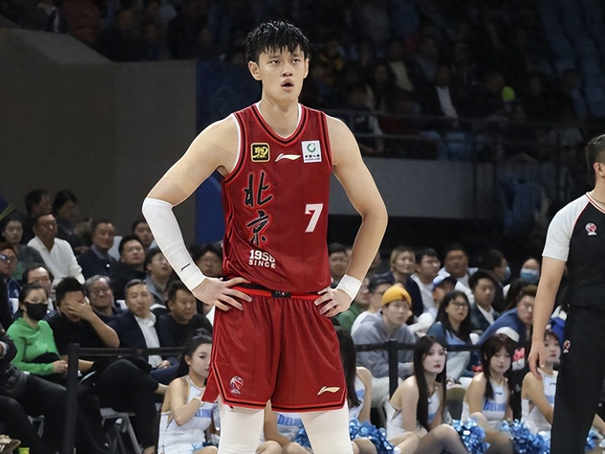 北京男篮对阵大连队，全队备战意志坚定(北京男篮对阵大连队,全队备战意志坚定不移)