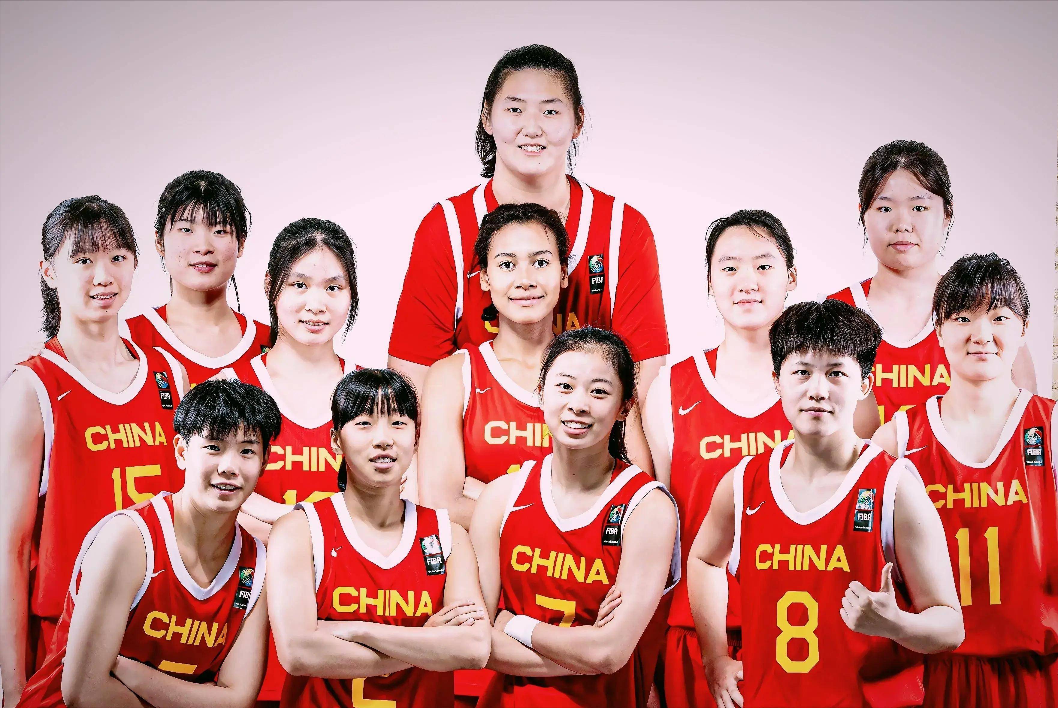组图：中国女篮备战波黑宫鲁鸣给张子宇开小灶