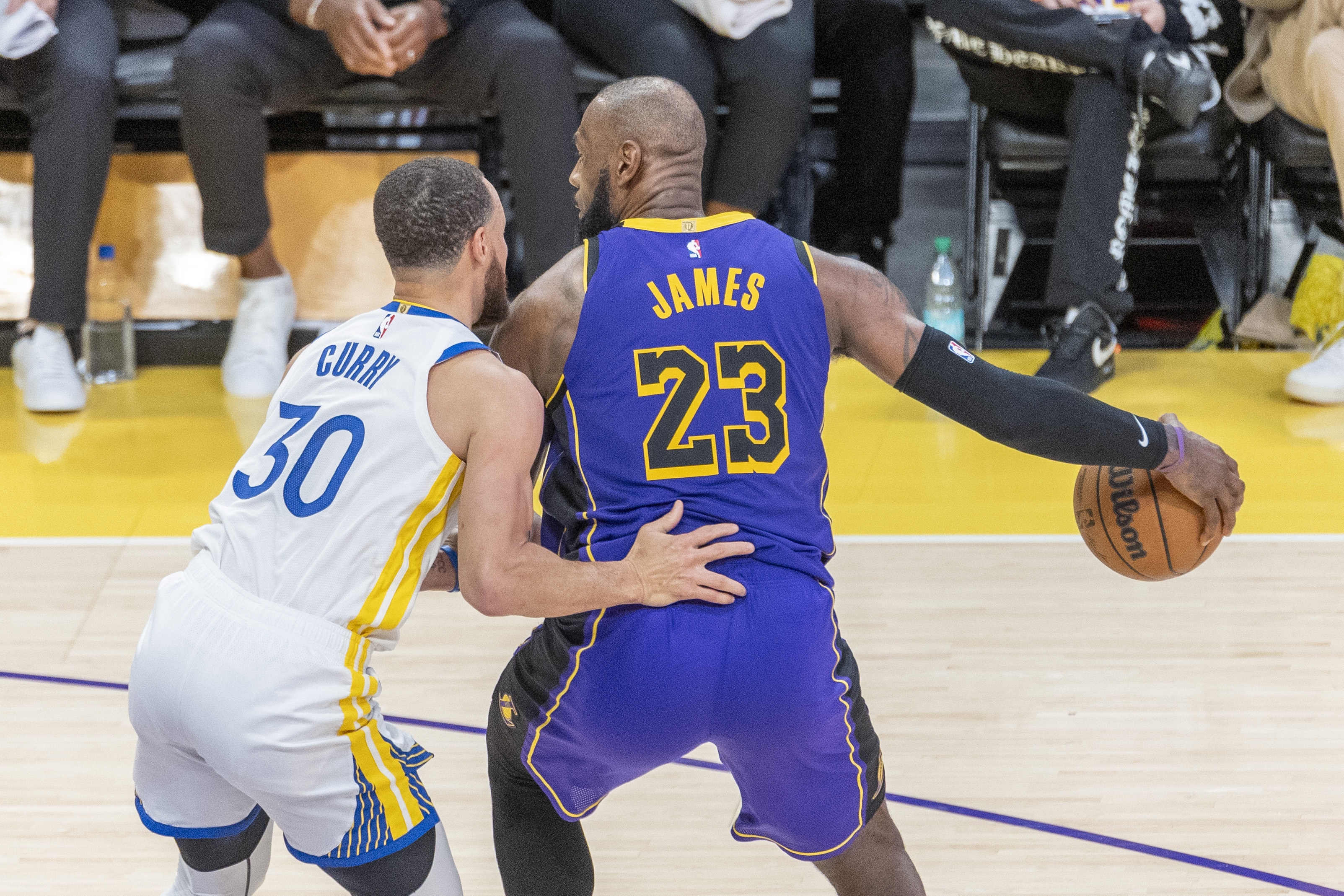 关于惊险！NBA总决赛抢七大战，库里50分封神，勇士逆转夺冠的信息