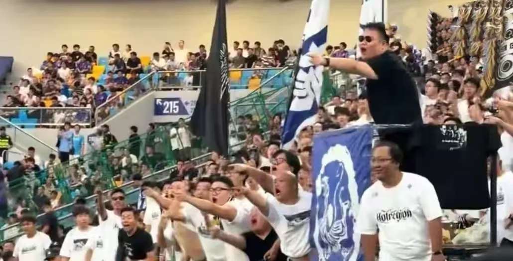 中欧体育平台-辱骂韦世豪家人球迷被拘7天天津赛区通报批评