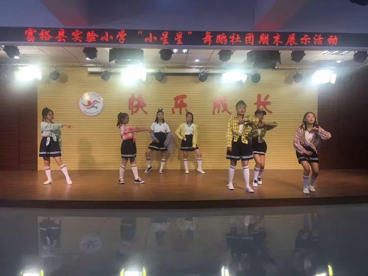 闪亮表演赢得掌声，进军下一场