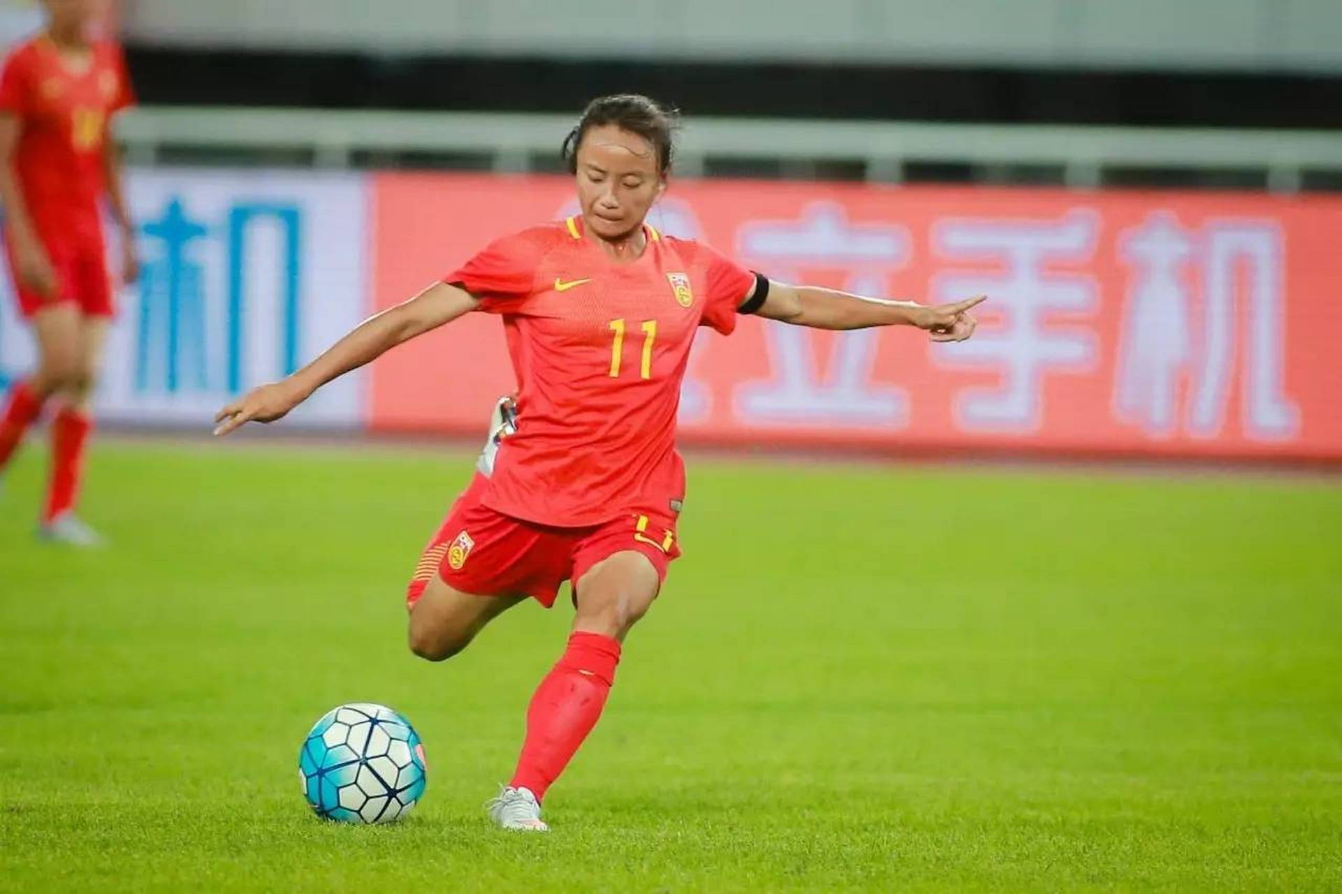 中国女足球员在国际赛场上大放异彩